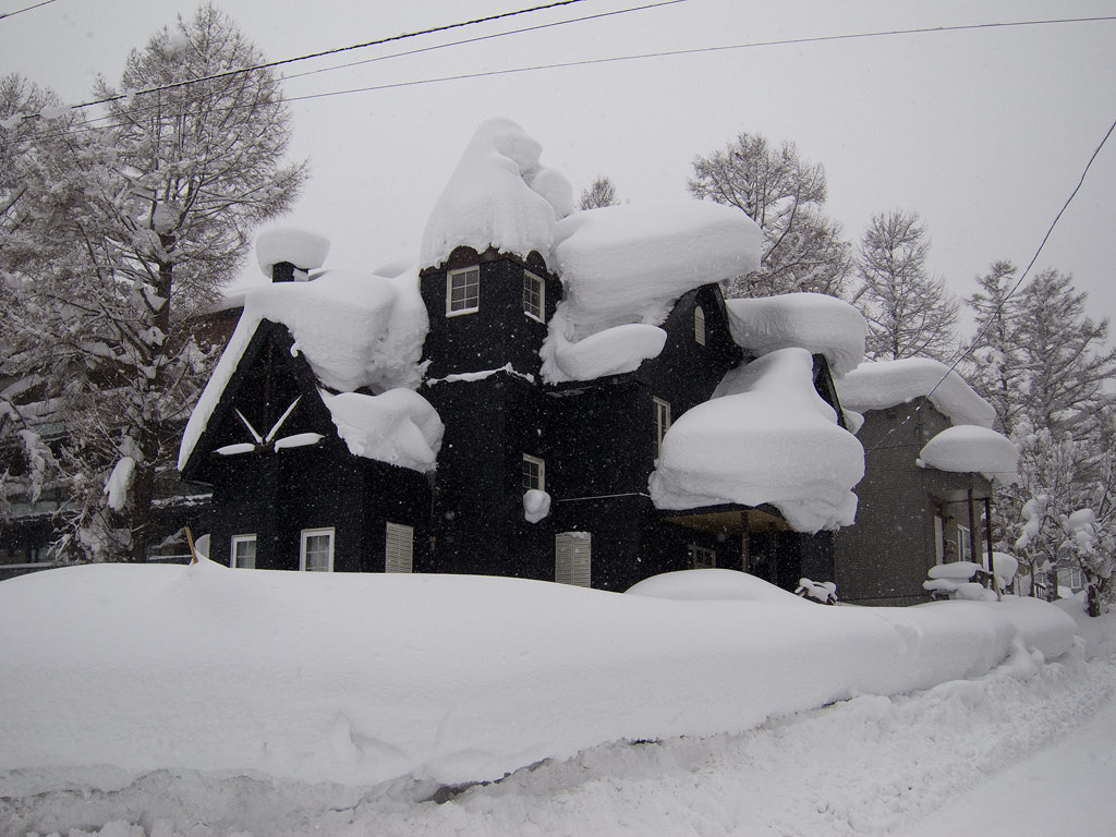 A house in middle Hirafu Village getting slowly buried, 11 January 2013