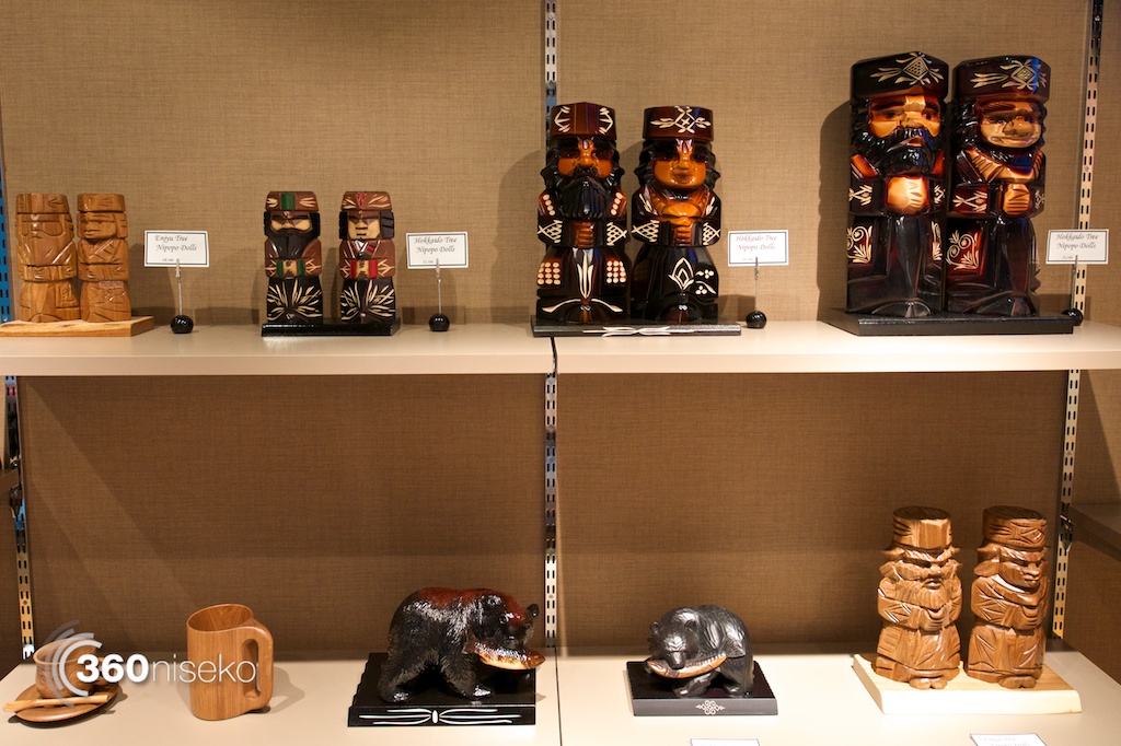Gift-Shop-Niseko-Ainu-carving