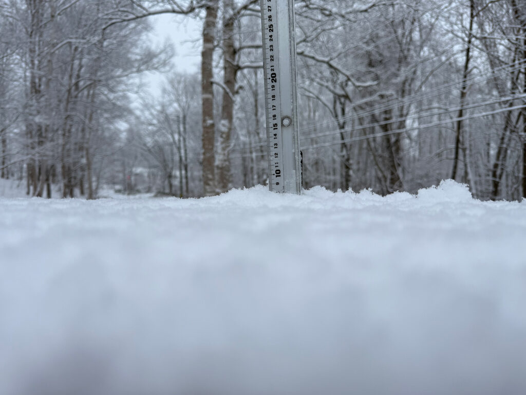 Snowfall measurement in Niseko showing 8 cm on December 11, 2025.