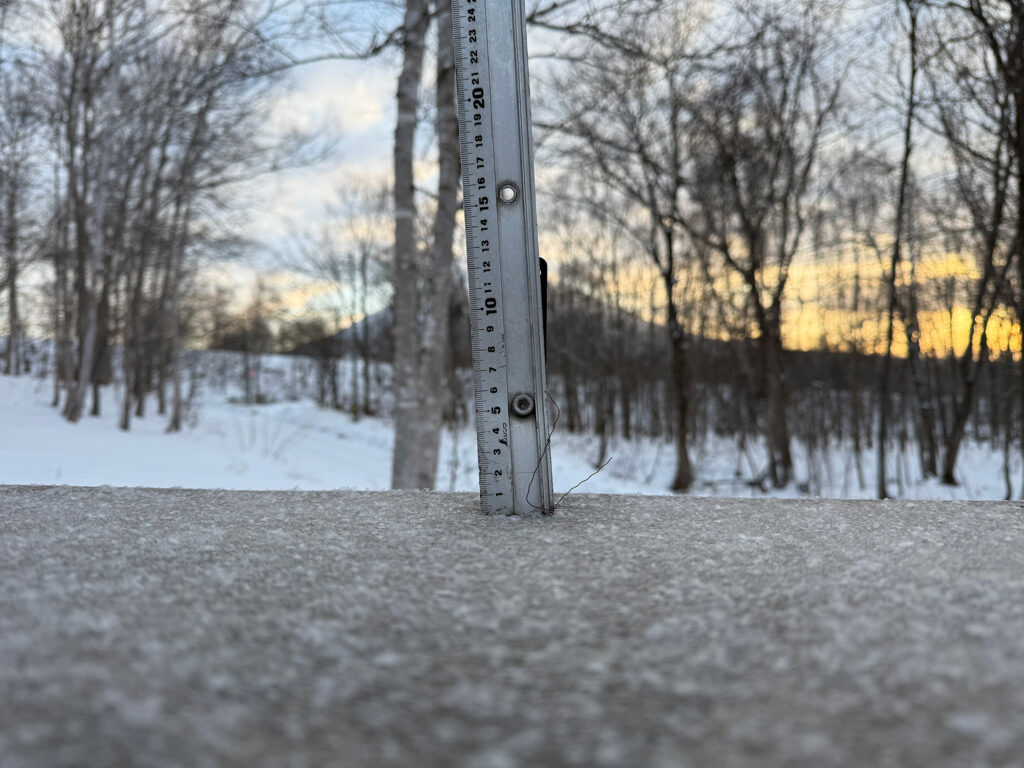 Snowfall measurement in Niseko showing 0 cm on December 23, 2025."
